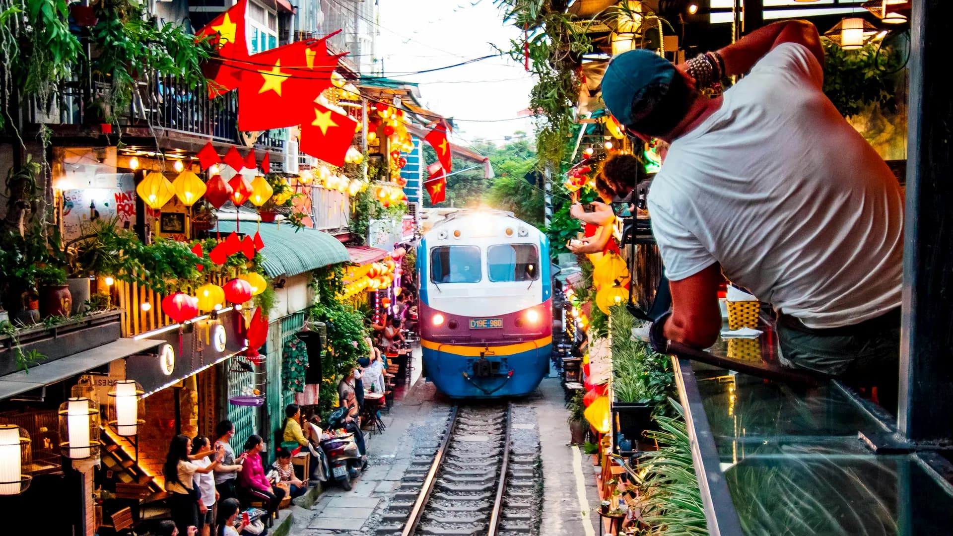 Cuộc phiêu lưu giữa bạn bè - Photo 1