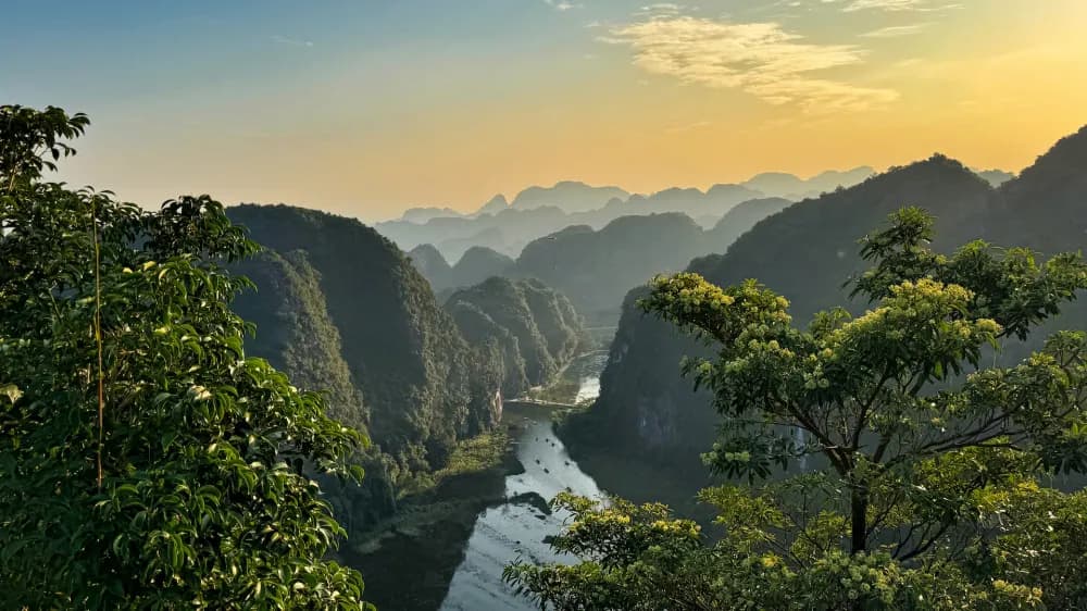 Cuộc phiêu lưu lãng mạn tại Việt Nam